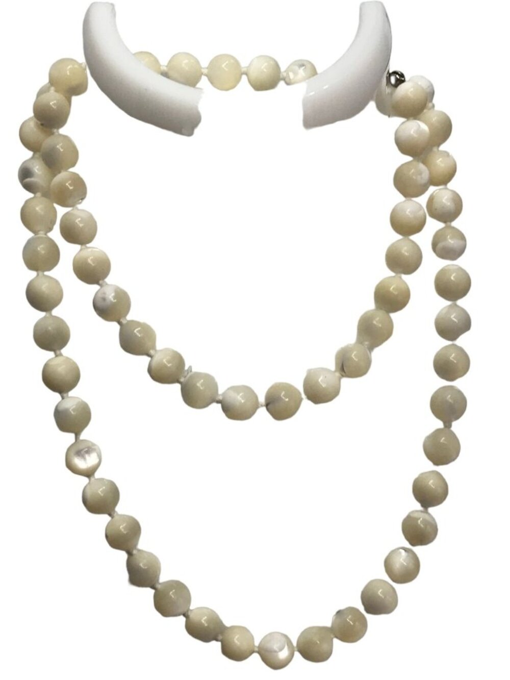 Round Shell  Silver Tone Pretty Clasp Bead Necklace, 24 Inches M67